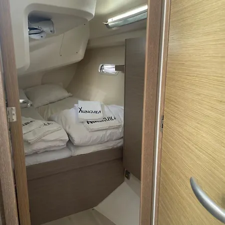 Barco Xunguila Hotel na wodzie *