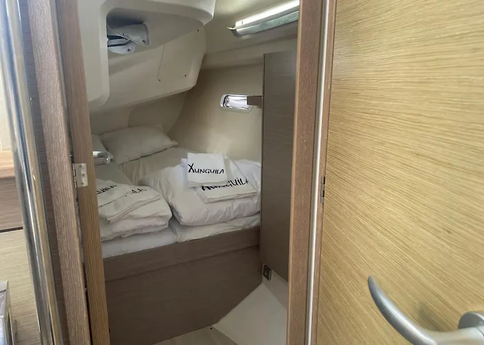 Barco Xunguila ספינת מלון *